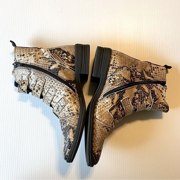 Steve Madden studded buckle zipper combat ankle boots PURSUE snakeskin leather 7 - Picture 3 of 10
